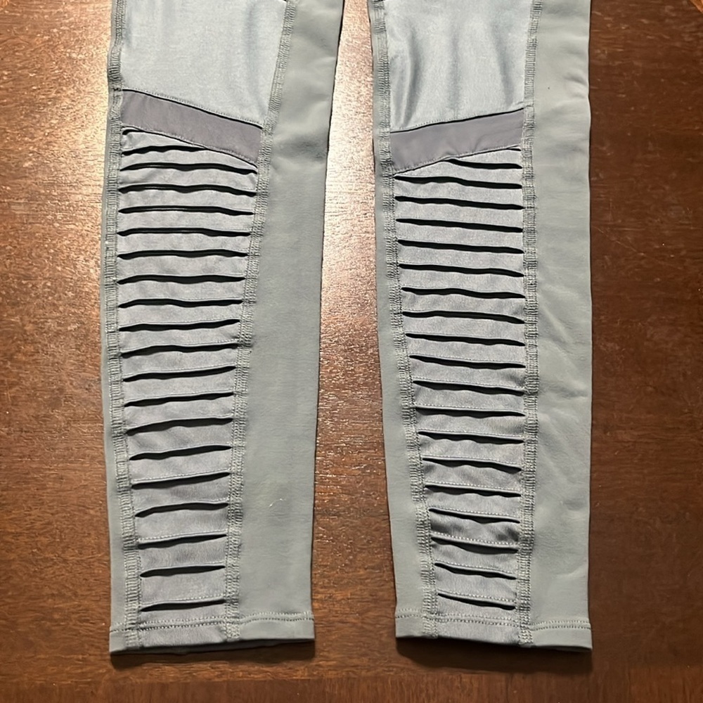 Alo High-Waist Moto Legging - Picture 7 of 9